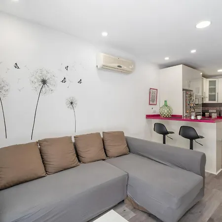 Charming 2-bedroom In Apartmán