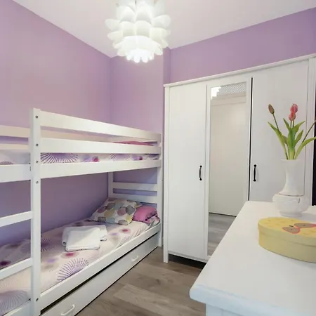 Apartmán Charming 2-bedroom In *